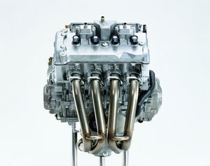 矮小狭窄,本田说,新的RR引擎允许三个程度的偏向任何一方。