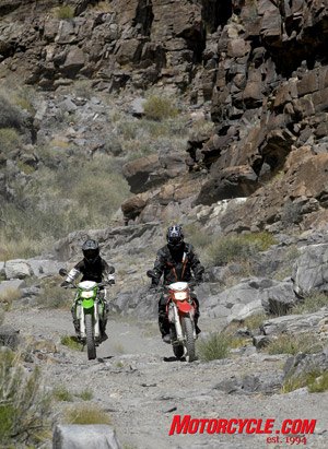 死亡谷的岩石小道回声峡谷可以无情的如果不是骑的尊重。我说的都来自我的经验。